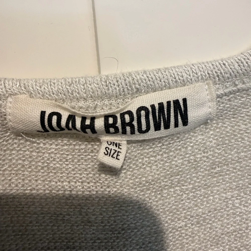 Josh Brown For Keeps VNeck One Size - Picture 3 of 4